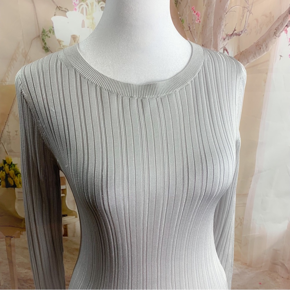 VINCE Ribbed Crew Silver Top - Picture 5 of 14